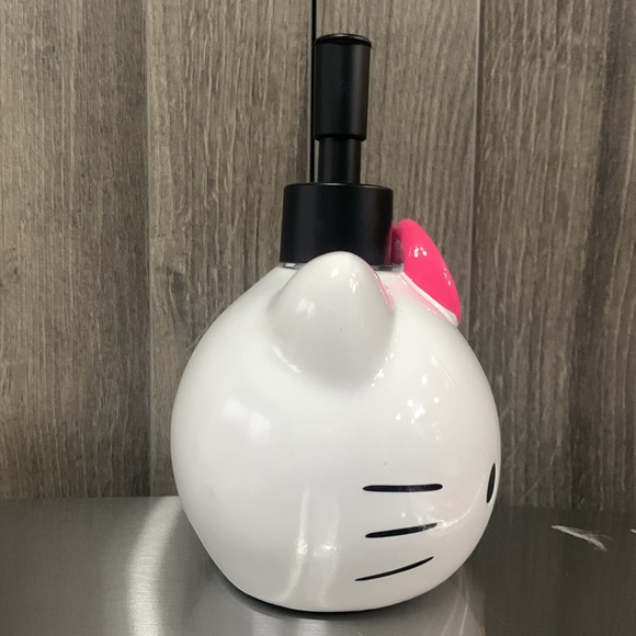 New Hello Kitty Head Bright Pink Bow Lotion Soap Dispenser Pump By Sanrio - Picture 3 of 6